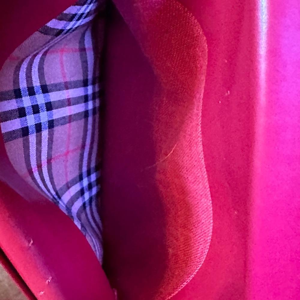 Burberry Red Slim BiFold Wallet - Picture 14 of 17